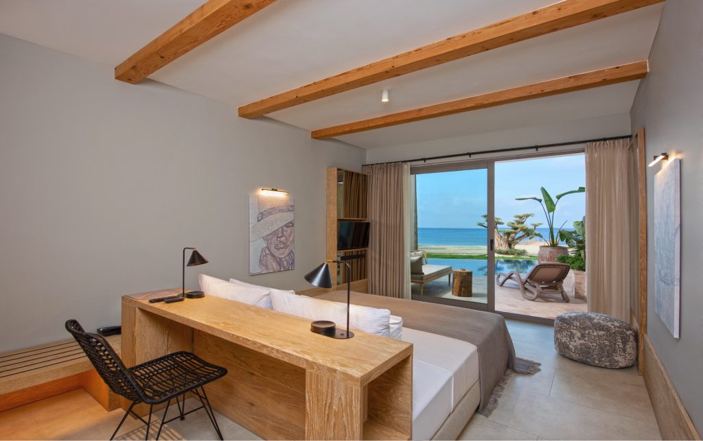 Swim-Up Room